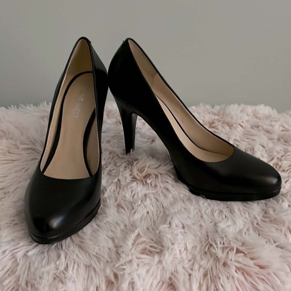 Classic Black Nine West heel.  Size 7, approx 4.25 inch heel.  Worn for 1 hour